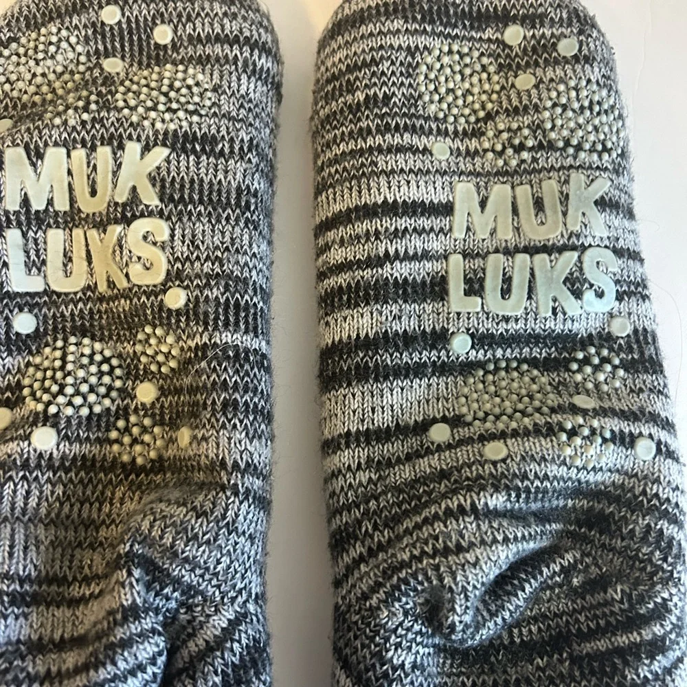 Muk Luks Sherpa-Lined Animal Grippy Socks in Beige & Gray